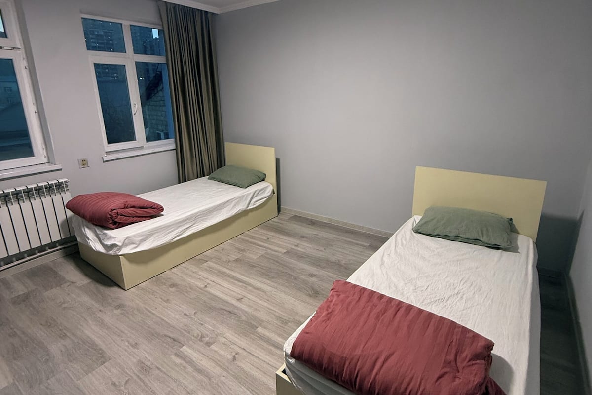 Laptop workspace, iron/ironing board, free WiFi, bed sheets