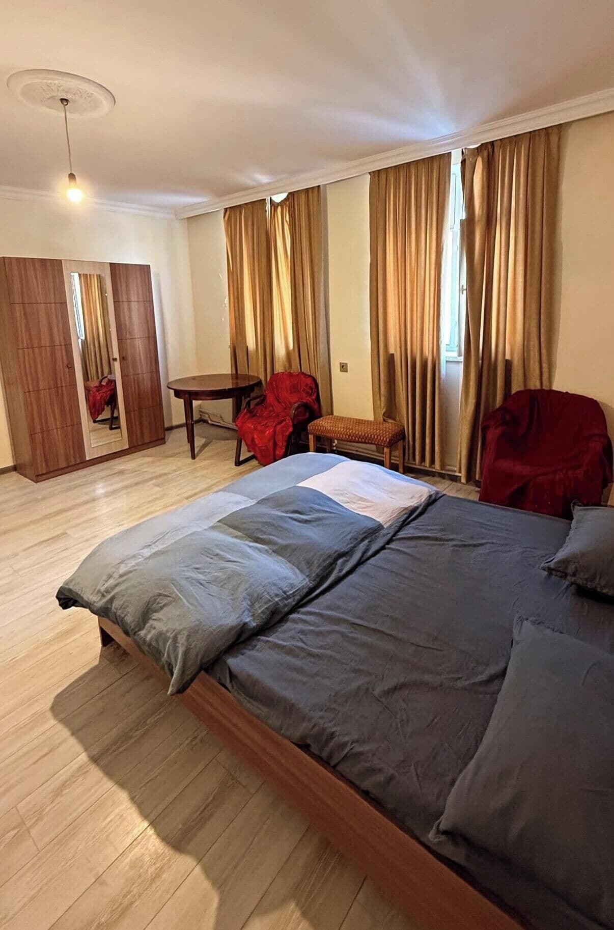 Laptop workspace, iron/ironing board, free WiFi, bed sheets