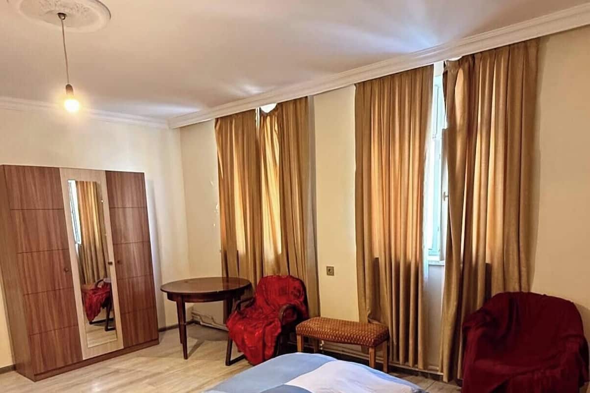 Espace de travail pour ordinateur portable, fer et planche à repasser