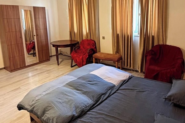 Laptop workspace, iron/ironing board, free WiFi, bed sheets