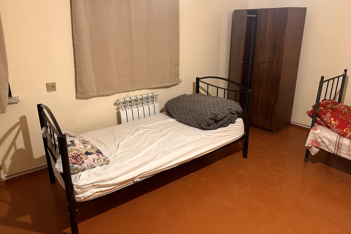 Laptop workspace, iron/ironing board, free WiFi, bed sheets