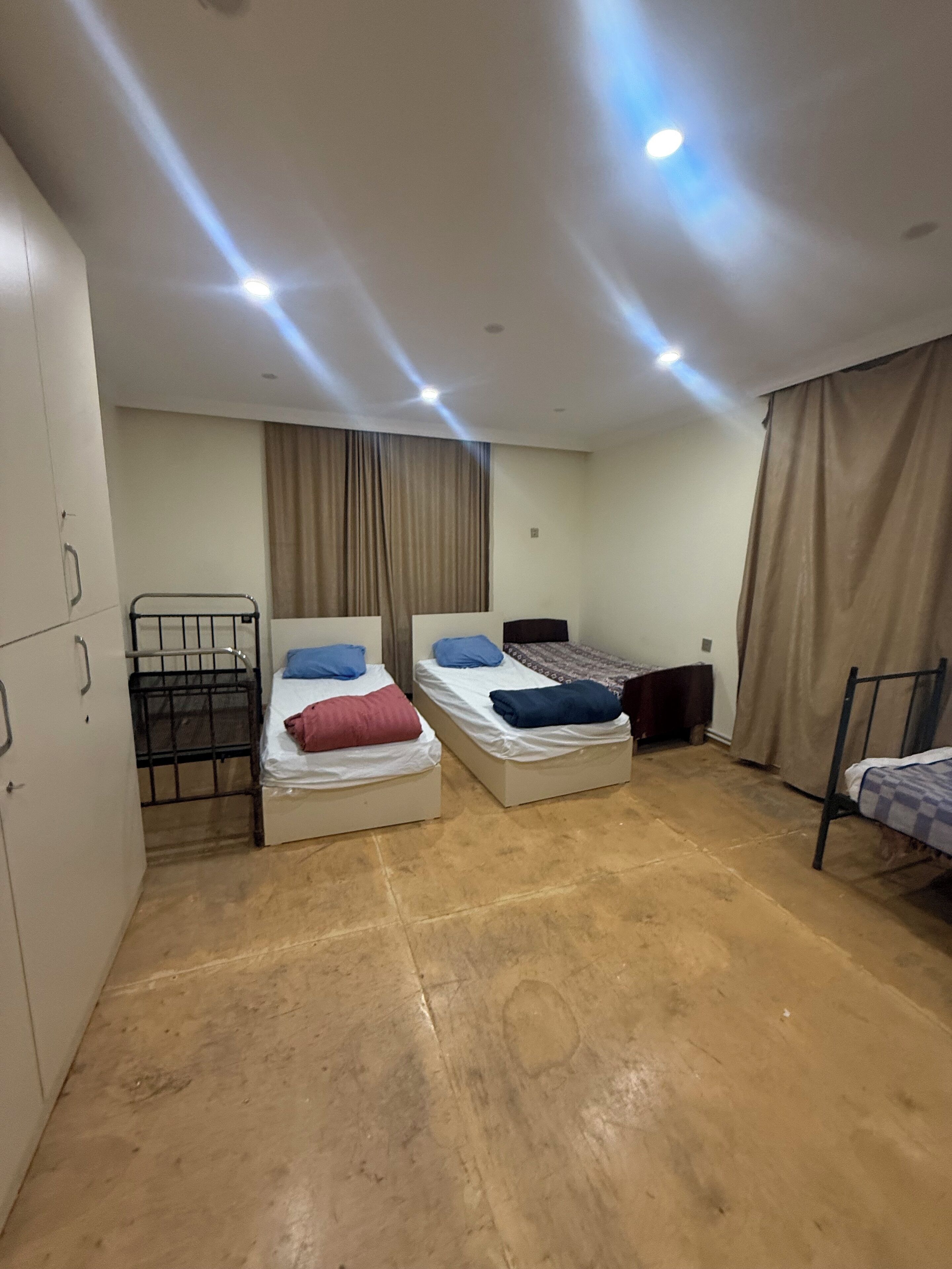 Laptop workspace, iron/ironing board, free WiFi, bed sheets