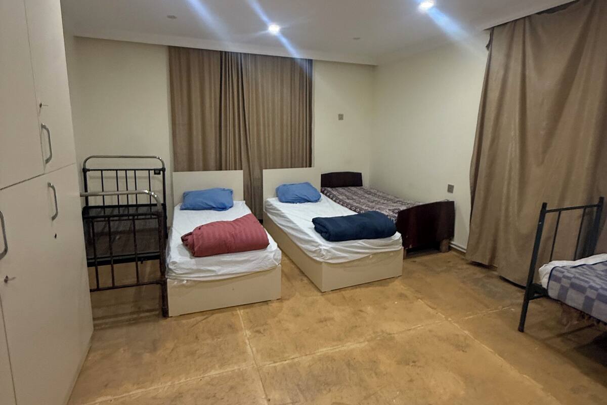 Laptop workspace, iron/ironing board, free WiFi, bed sheets