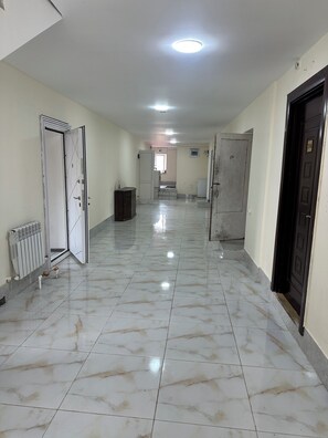 Espace de travail pour ordinateur portable, fer et planche à repasser