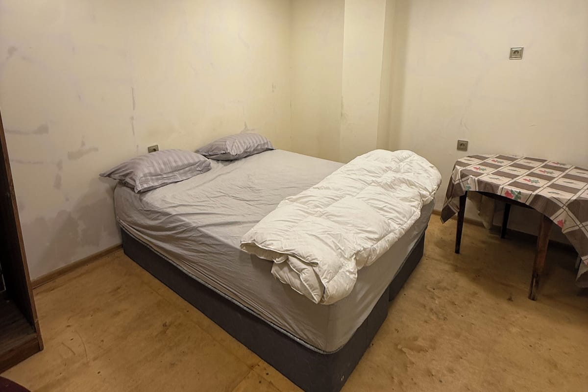 Postazione laptop, ferro/asse da stiro, Wi-Fi gratuito, lenzuola