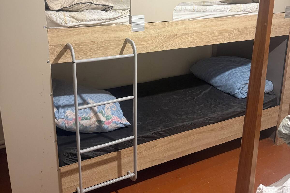 Espace de travail pour ordinateurs portables, fer et planche à repasser