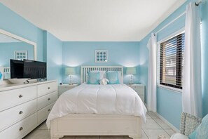 1 bedroom, iron/ironing board, WiFi, bed sheets - Poolside Suite 101 | Beach Front, Pool & Hot Tub (Daytona Beach Shores)