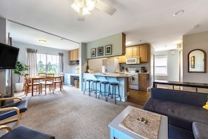 Condo, 1 Bedroom | Private kitchen | Fridge, oven, coffee/tea maker, toaster - 28 Lodge 1 Bedroom Condo by RedAwning (Hood River)