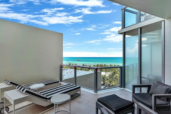 豪華公寓客房 | 露台/庭院