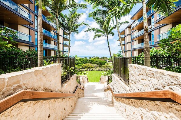 Property grounds - Ocean-City Exclusive Park Lane Condo by the Beach w/Fabulous Amenities (Honolulu)
