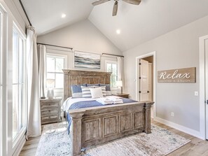 3 habitaciones, tabla de planchar con plancha, wifi y ropa de cama 