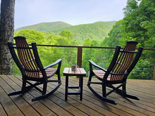 Private retreat with mountain views and a cascading creek on 3 acres. Fast wifi