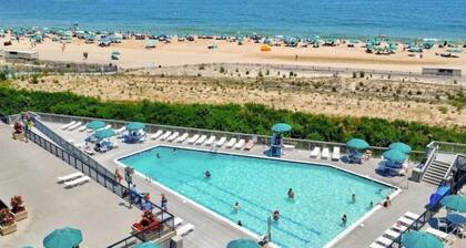 Breathtaking Ocean View, Beachfront Condo-Steps to Beach/Pools, Sea Colony East