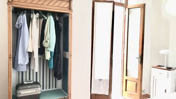 3 Schlafzimmer, Schreibtisch, Bügeleisen/Bügelbrett, kostenloses WLAN