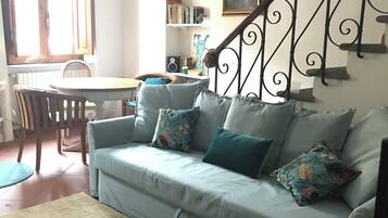 Smart TV, lettore DVD, libri
