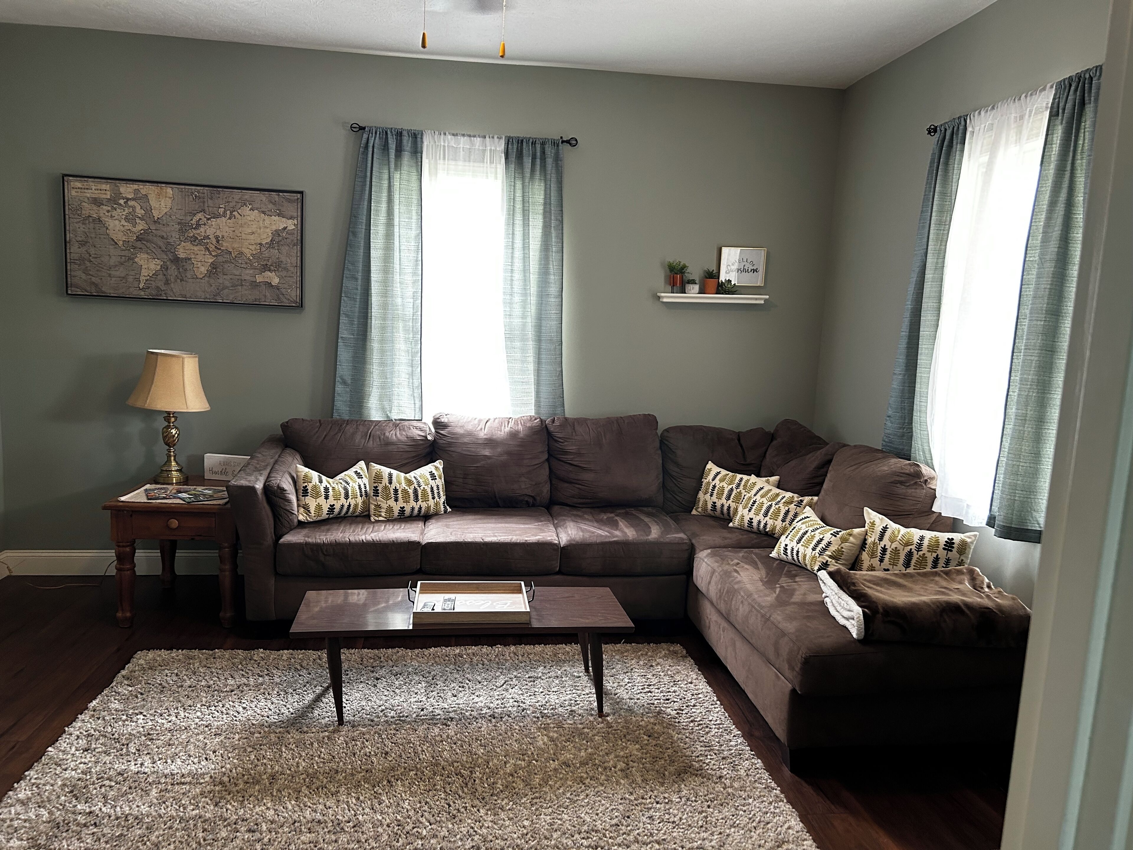 TV connectée, lecteur de DVD, livres