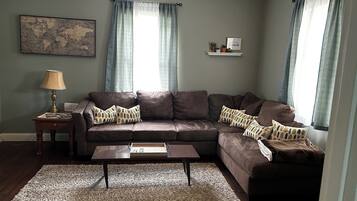 Smart-tv, een dvd-speler en boeken