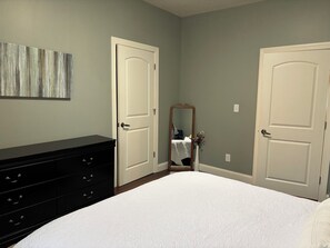 2 bedrooms, travel crib, free WiFi, bed sheets