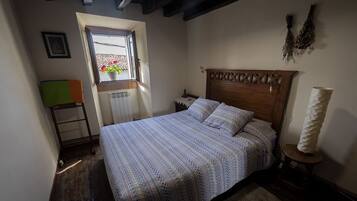 6 slaapkamers, een strijkplank/strijkijzer, reisbedje, gratis wifi