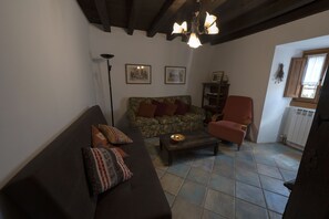 TV connectée, cheminée, jeux vidéo, livres