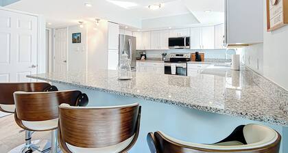 Dock • Kayaks • Manatees • Waterfront 3/2 <2mi to Downtown • Pet Friendly