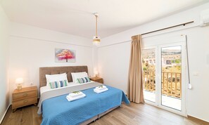 2 chambres, coffres-forts dans les chambres, fer et planche à repasser