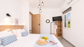 4 bedrooms, in-room safe, iron/ironing board, WiFi (free) - Georgioupolis Blue Villa Private Pool (Georgioupoli)