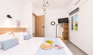 4 bedrooms, in-room safe, iron/ironing board, free WiFi