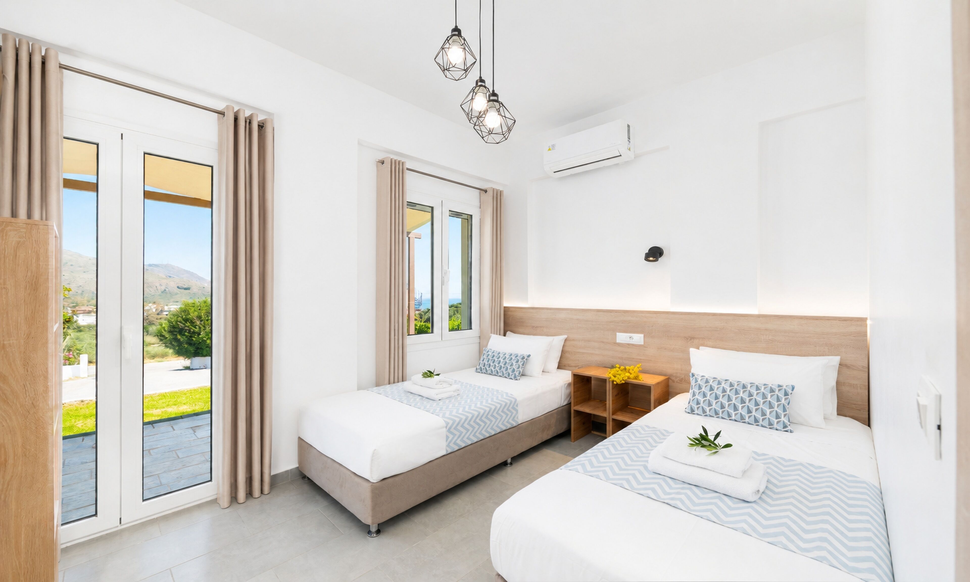 4 bedrooms, in-room safe, iron/ironing board, free WiFi