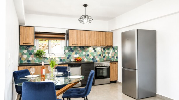 Coffee/tea maker, fridge, microwave, oven - Georgioupolis Blue Villa Private Pool (Georgioupoli)