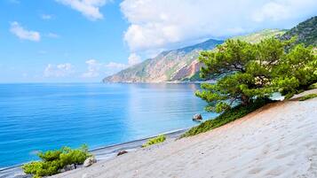 In Strandnähe, Liegestühle, Strandtücher