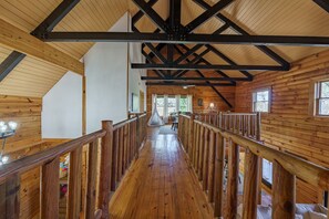 المنشأة من الداخل