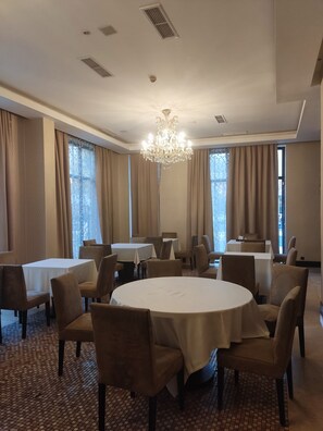 Free daily buffet breakfast - Sheki Saray Hotel (Sheki)
