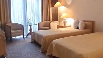 20 bedrooms, free WiFi
