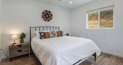 Welcome! 4 bedroom (6 bed) 3 bath River House