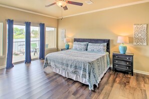 2 bedrooms, iron/ironing board, WiFi, bed sheets - Balcony & Boat Slip: Lakefront Unit in Hot Springs (Hot Springs)