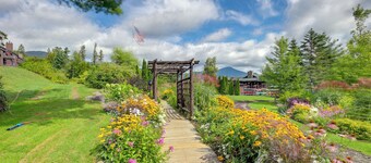 Lake Placid Condo w/ Patio - Walk to Beach!