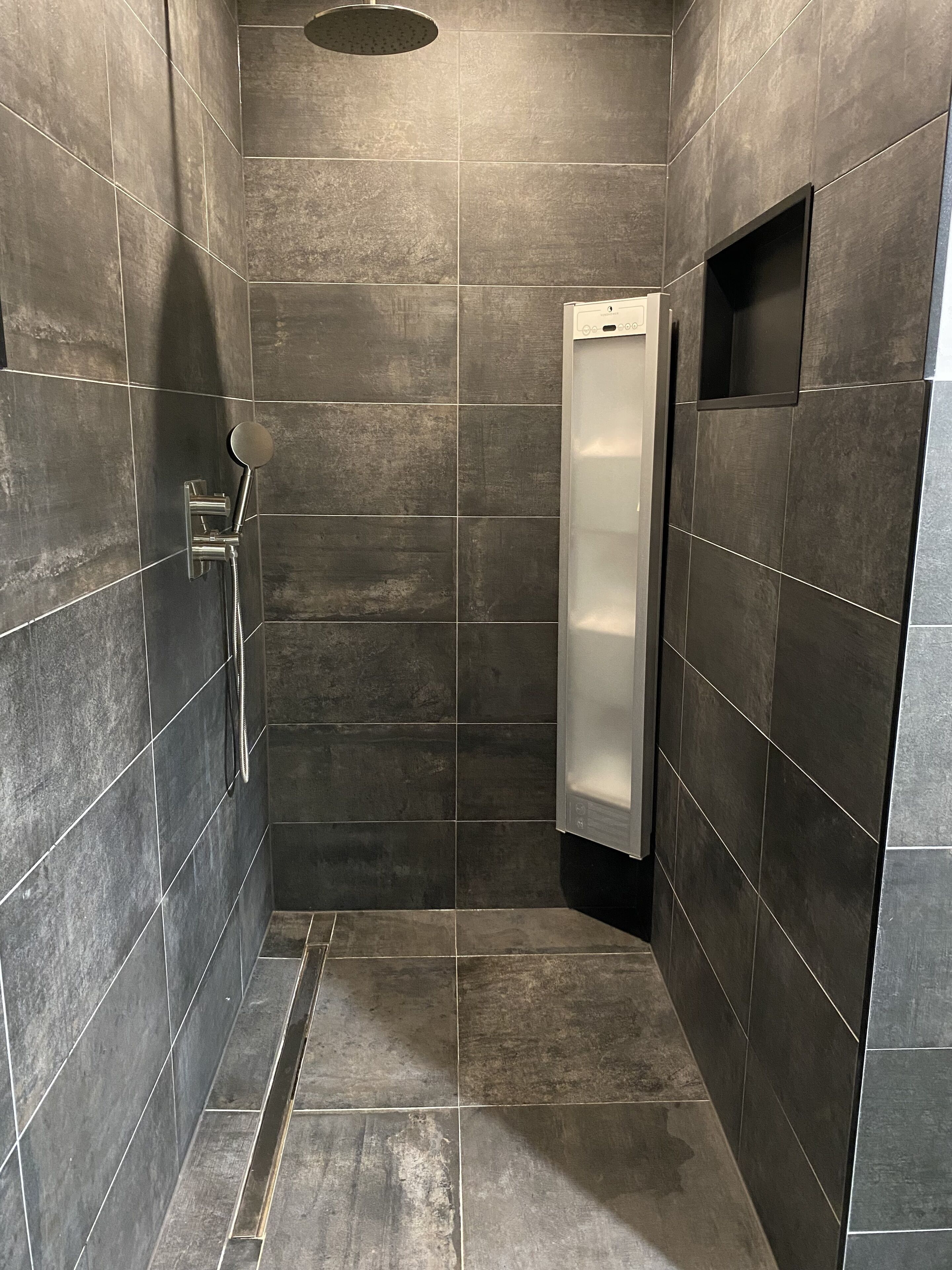 Bathtub, shampoo, toilet paper