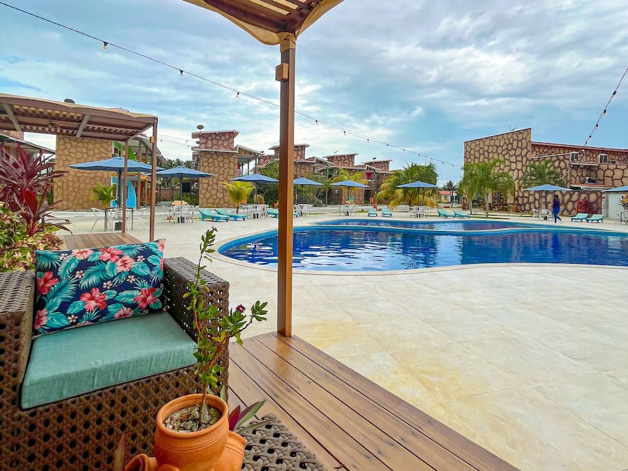 2 piscines extérieures