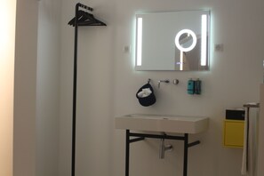 Shower, eco-friendly toiletries, hair dryer, towels