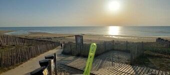 Completely renovated, air-conditioned house sleeping 8 near the lake