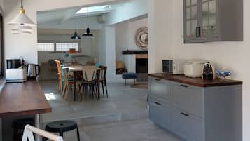 KylskÄp, mikrovÄgsugn, ugn och spishÀll