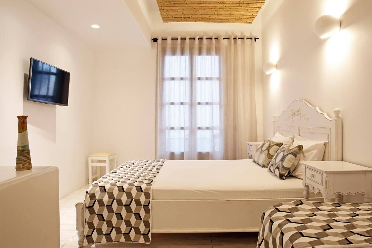 Triple Room | 1 bedroom, in-room safe, individually decorated, individually furnished