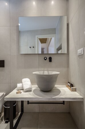 ห้องดับเบิล | ห้องน้ำ | ฝักบัว, เรนชาวเวอร์, ของใช้ในห้องน้ำระดับพรีเมียม, ไดร์เป่าผม