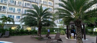 Comfy flexi 1 or 2 BR condo with wifi access. Parking is subject to availability