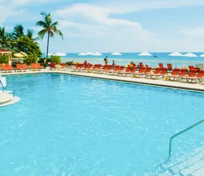 Outdoor pool, a heated pool - ESPECTACULAR OCEAN VIEW STUDIO (Sunny Isles Beach)