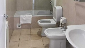 Family Room | Bathroom