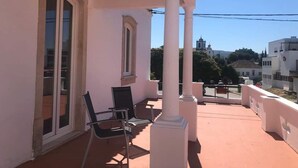 Family Room | Terrace/patio