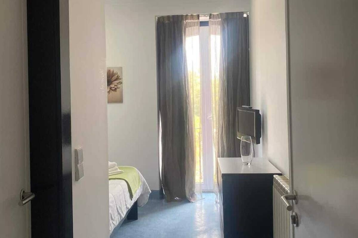 Family Room | 12 bedrooms, free WiFi