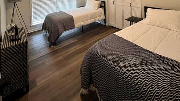 3 bedrooms, iron/ironing board, WiFi, bed sheets